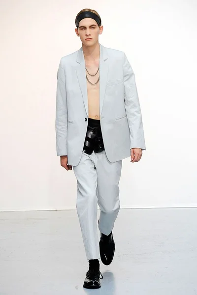Look 11
